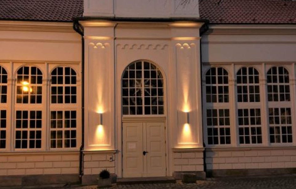 Neue Leuchten am Kircheneingang